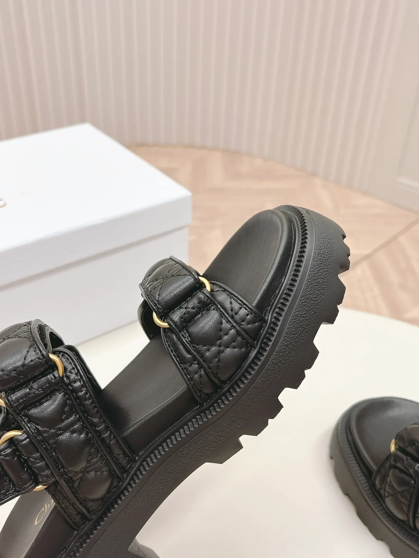 👟👟Ex-factory price 520👟👟 2024Dior Classic Velcro high-heeled sandals and slippers series original replica high version super durable and versatile style very comfortable on the foot, slim and tall, original leather upper, original d hardware buckle, original TPU outsole Heel height is about cm Size: 35-42